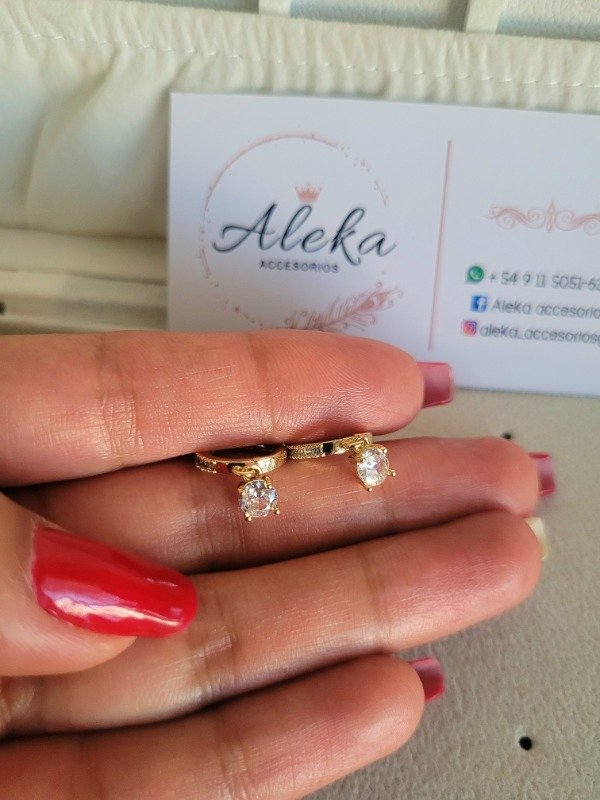 Producto - Argollas micropave con cubic redondo de acero dorado