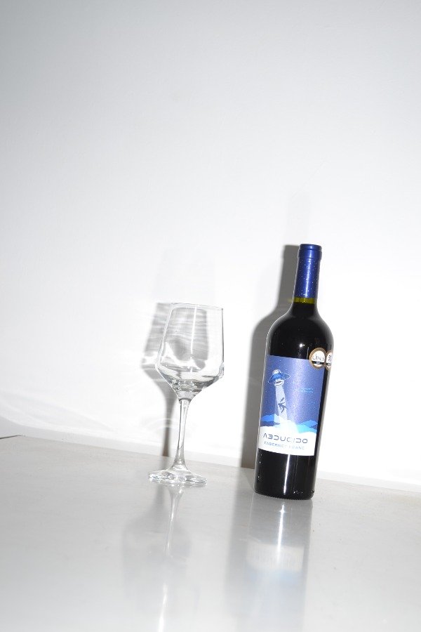 Producto - Un abducido, una copa, una caja y una remera :)