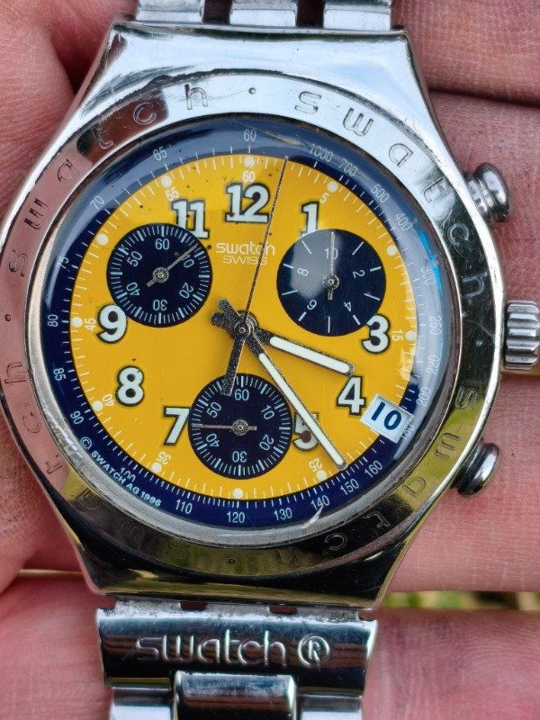 Producto - Swatch Irony Chrono, modelo Secret Agent Yellow (YCS406G)