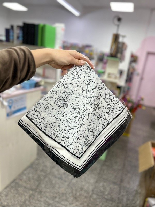 Producto - Pañuelo 70cm rosas