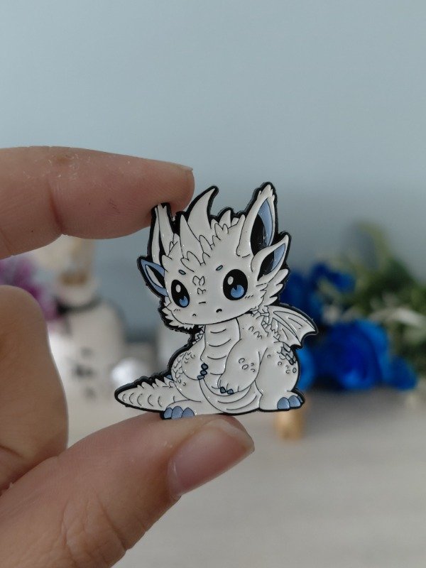 Producto - Pin metalizado - Dragón bebé #0649