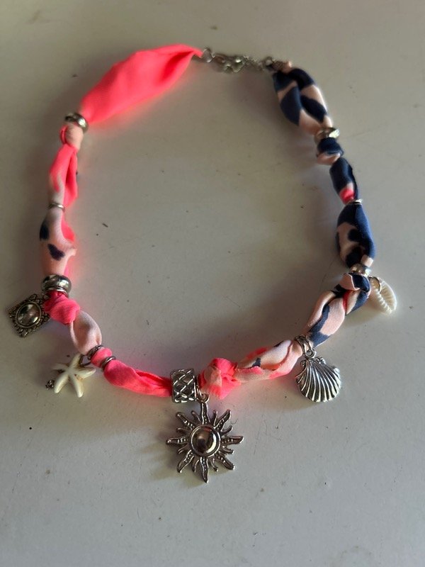 Producto - Collar Fuxia- azul