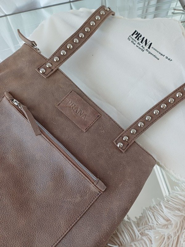 Producto - Mochila Cartera Xiam (2 en 1) CUERO vison con tachas