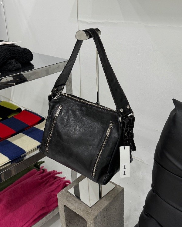 Producto - the shoulderbag leather black