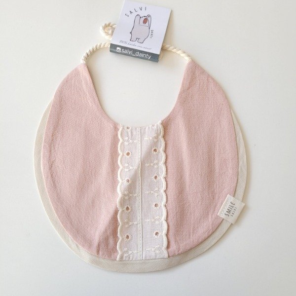 Producto - Babero mila con broderie rosa