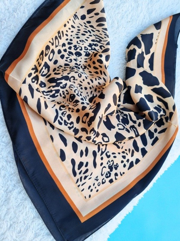 Producto - PAÑUELO PRINT SAFARI CAMEL Y NEGRO