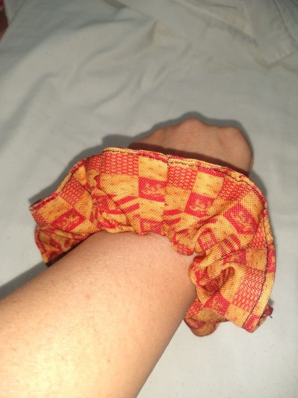 Producto - Scrunchie Gryffindor