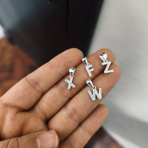 Producto - Dije inicial cubic (#320) - 19
