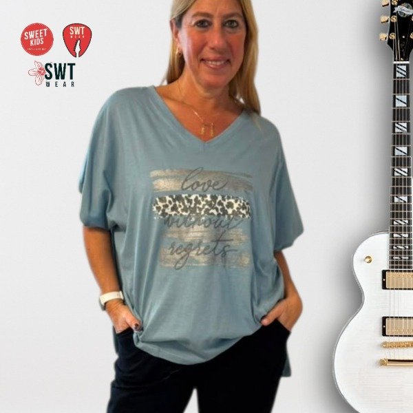 Producto - Remerón LOVE ANIMAL PRINT BRILLOS Escote en V Algodón Oversized ANG