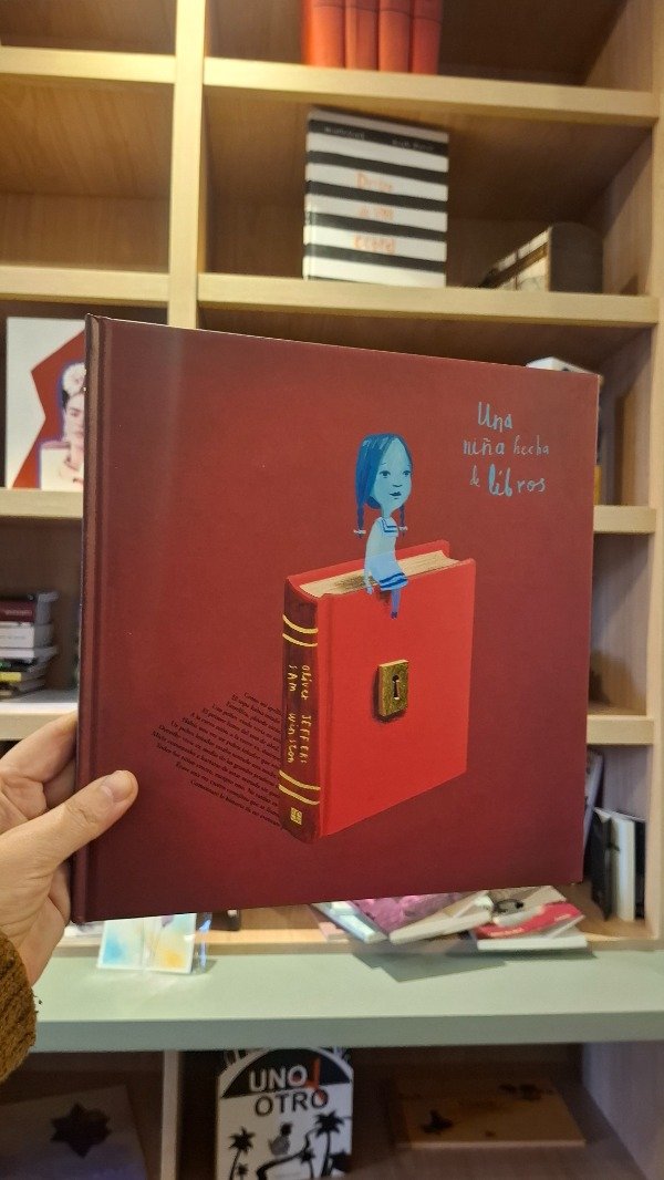 Producto - Una niña hecha de libros