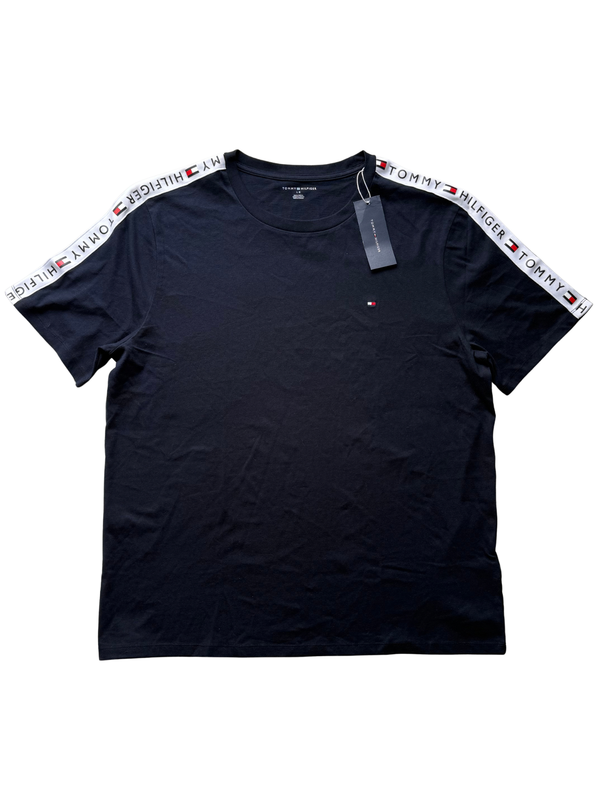Producto - Remera Tommy Hilfiger con logo en mangas - 0