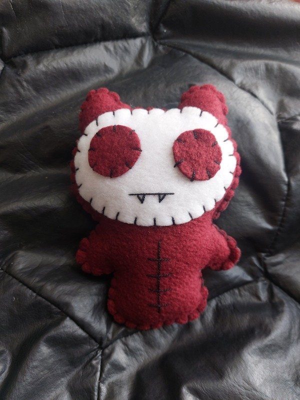 Producto - Ghoul  bordó y blanco