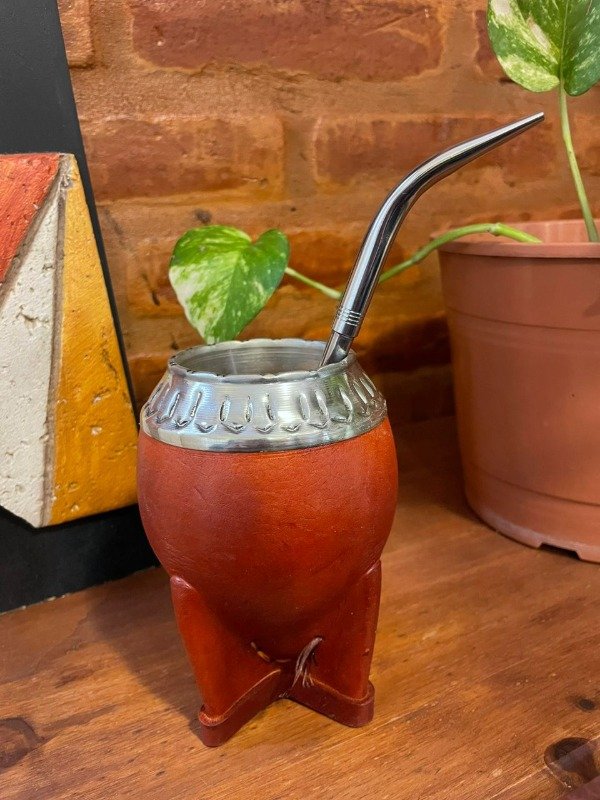 Producto - Mate Torpedo con Virola Cincelada color Marron + Bombilla Pico Loro Alpaca