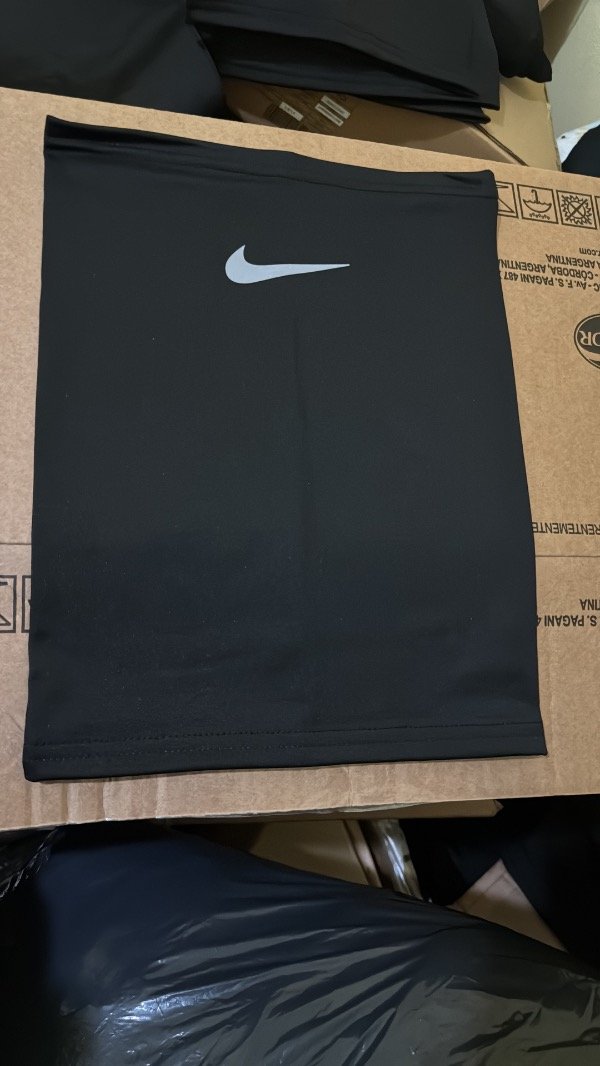 Cuellos térmicos Nike