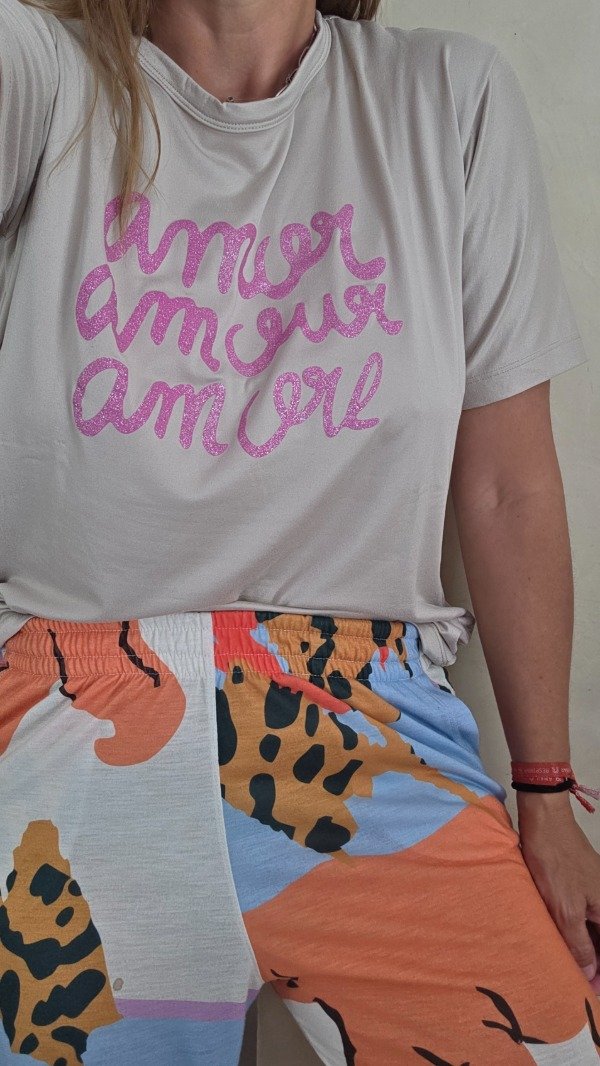Producto - Remera Amor moka