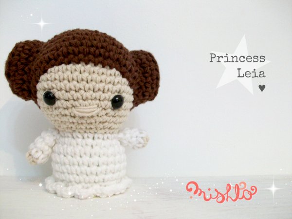 Mini Princesa Leia - Patrón en PDF - Universo Cora King