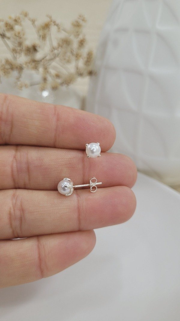 Producto - Aros de Plata Perla con Grifa 6mm (AR210)
