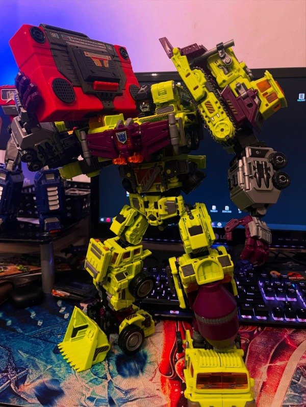 Producto - DEVASTATOR COMBINER 6 en 1 TRANSFORMERS NBK 45 CM