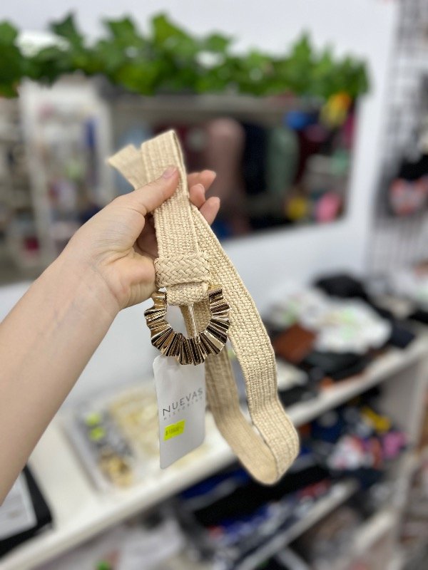 Producto - Cinto elástico con hebilla dorada