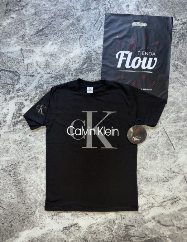 Producto - Remera Calvin Klein Glit