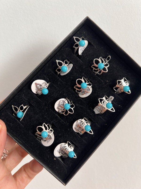 Producto - Caja de 12 anillos de acero turquesa