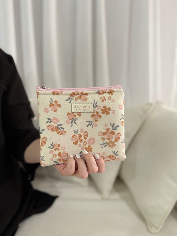 Producto - Estuche cuadrado - flores tierra