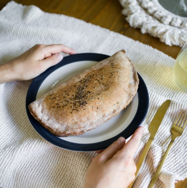 Producto - Calzon integral relleno de pollo, hongos, cebolla caramelizada y queso x1