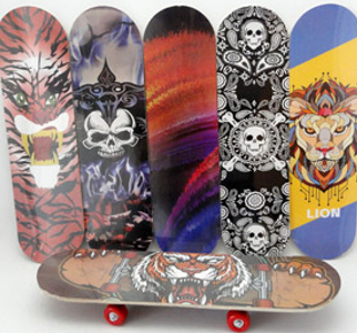 Producto - Skate de madera  Ruedas metálicas 24530