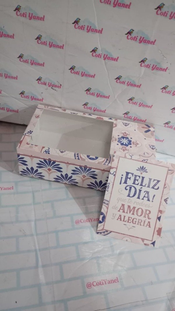 Producto - Caja con visor + tarjeta - 1