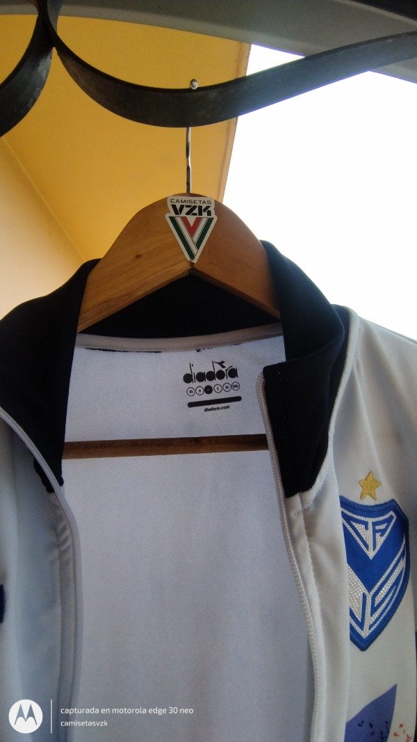 Vélez Sarsfield - Campera de salida / Prematch 2023 — imagen 7