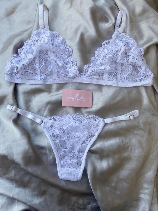 Producto - CONJUNTO TRIANGULO DE PUNTILLA Y LESS REGULABLE BLANCO