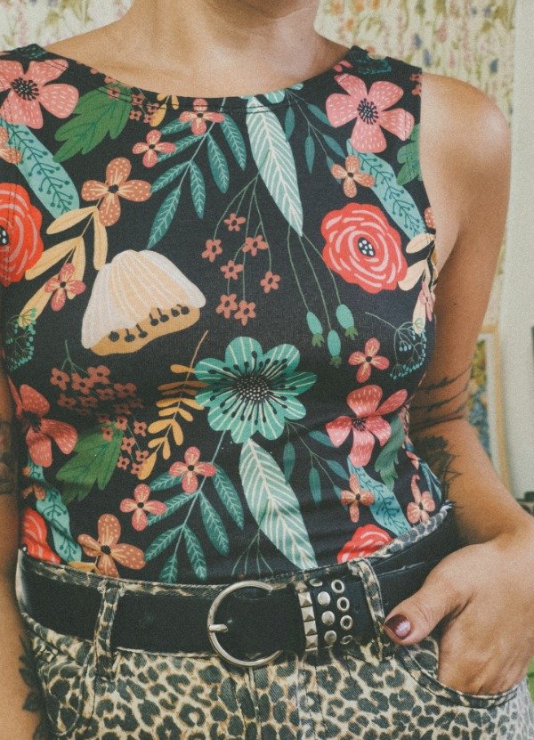 Producto - Musculosa Ana "Floral negro"