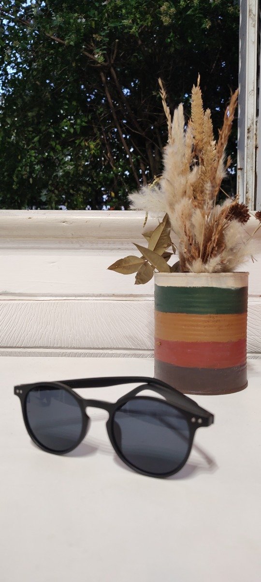 Producto - Lentes negros, redondos