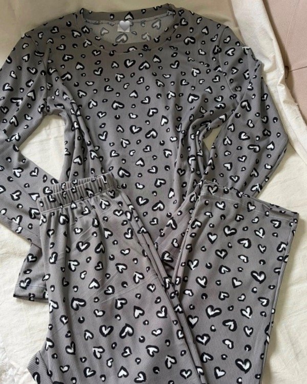 Producto - Pijama Isa Gris Corazones de Morley