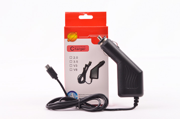 Producto - CARGADOR p/AUTO EN CAJA (HC)