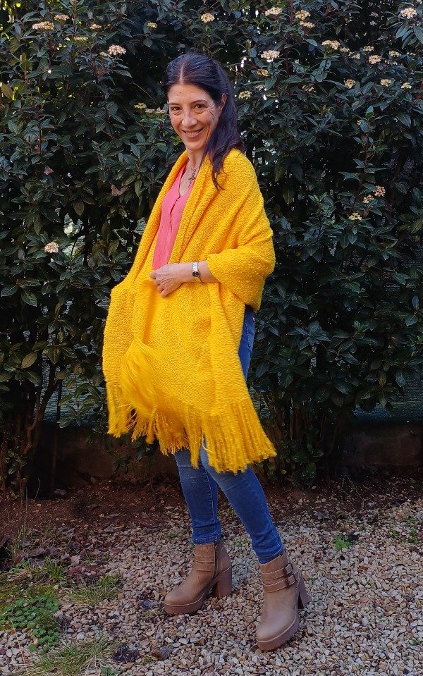 Producto - Chal Liso Sol Amarillo Brillante