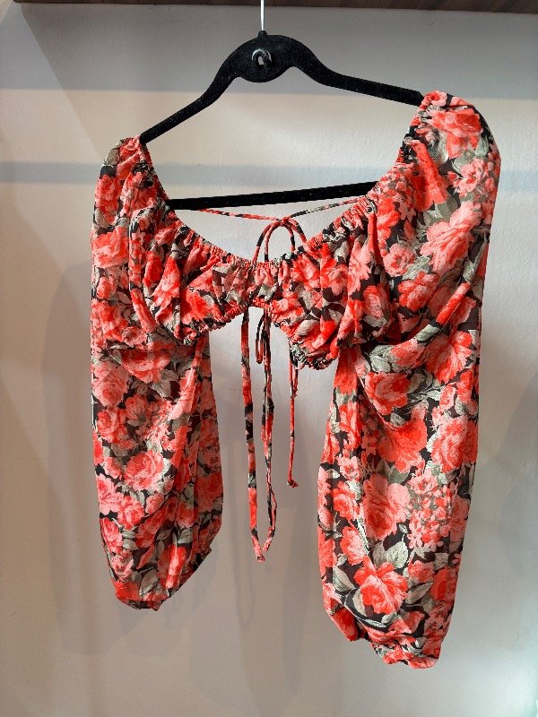 Producto - Top flores rojas