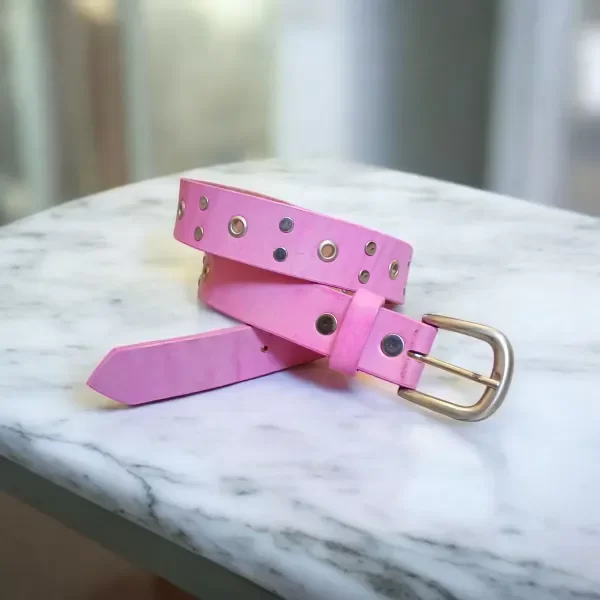 Producto - cinto fucsia con tachas y ojal