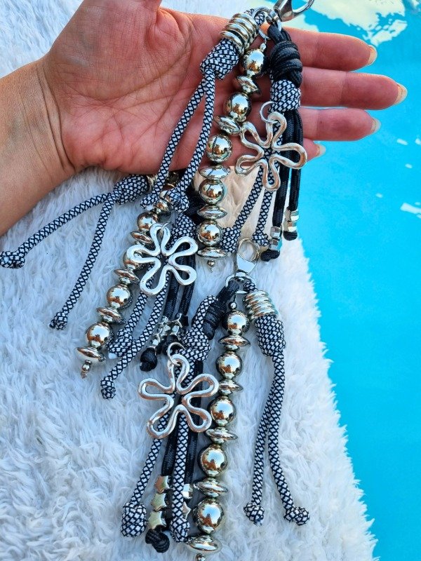 Producto - LLAVERO BYN FLOWER