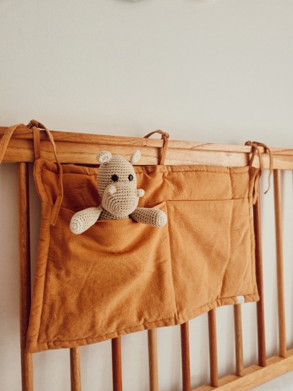 Producto - Bolsillero de cuna Canela