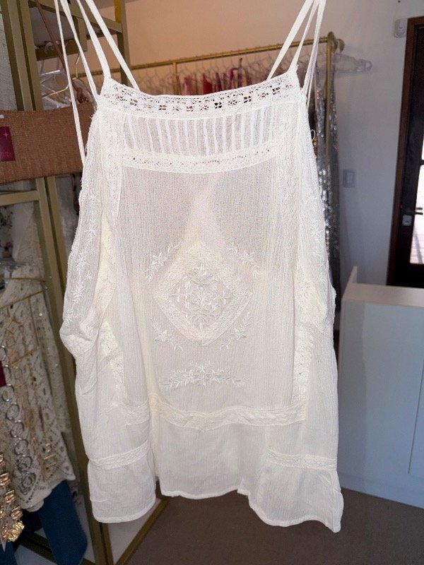 Producto - Musculosa bordada
