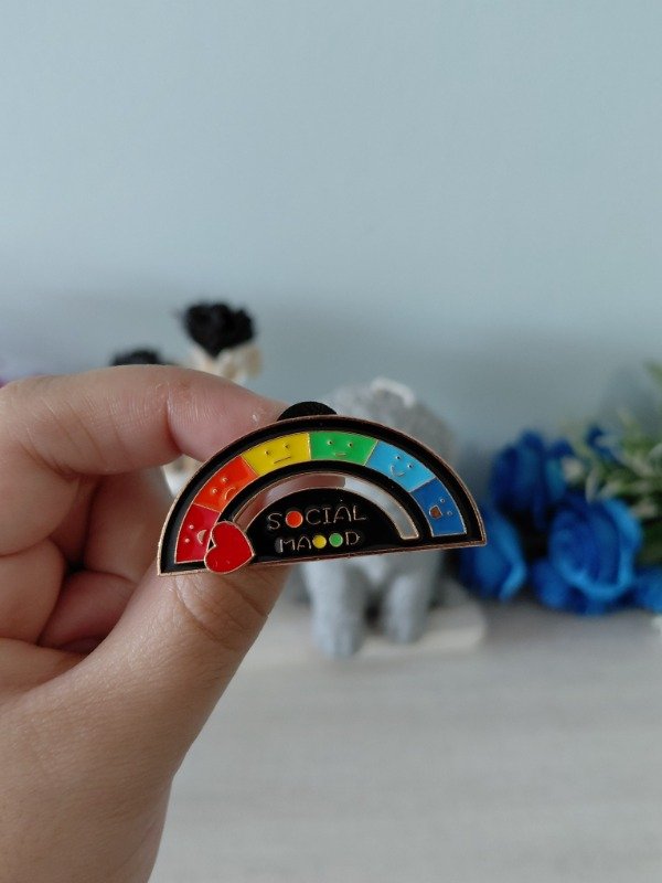 Producto - Pin metalizado - Social mood #1686