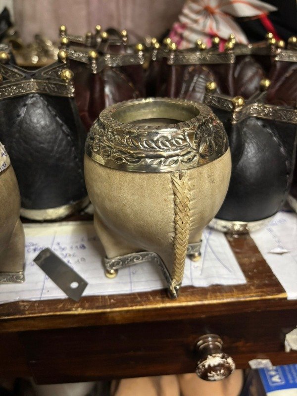 Producto - torpedo uruguayo, cuero crudo, virola cincelada con lacre + RB