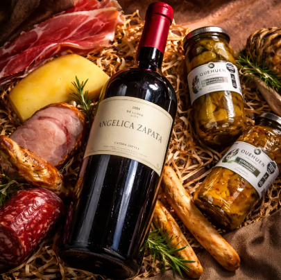 Producto - Vino Angélica Zapata Malbec Alta + Picada Gourmet Box Regalo