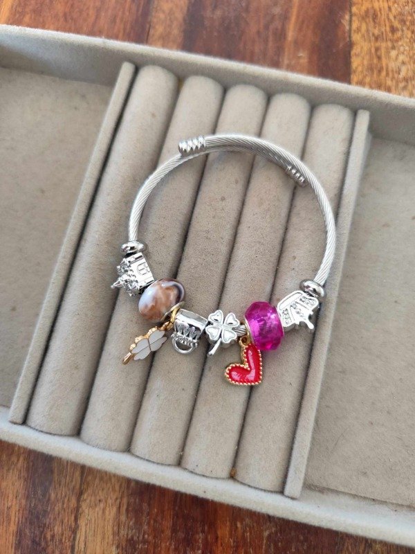 Producto - Pulsera Pandora corazón rojo.