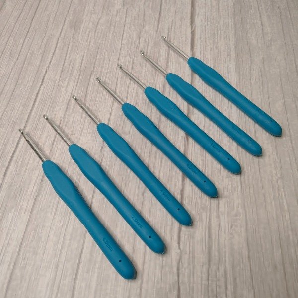 Producto - Aguja de crochet con mango de silicona 4 mm