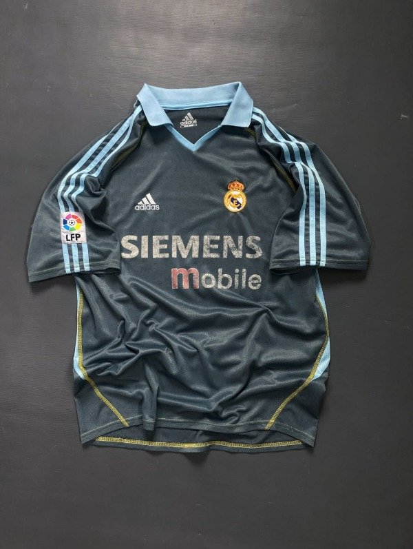 Producto - Tercer Kit Real Madrid 2002