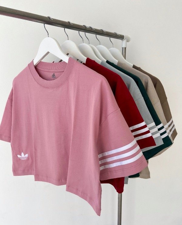 Remera crop oversize adicolor