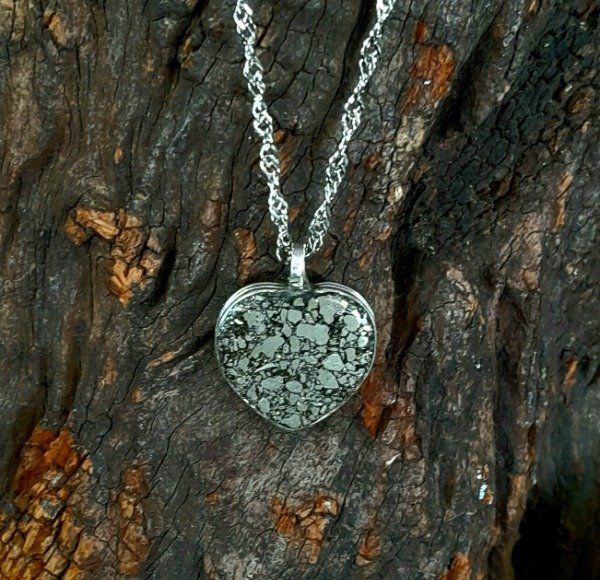 Producto - Dije de plata 925 corazón reconstituido Pirita