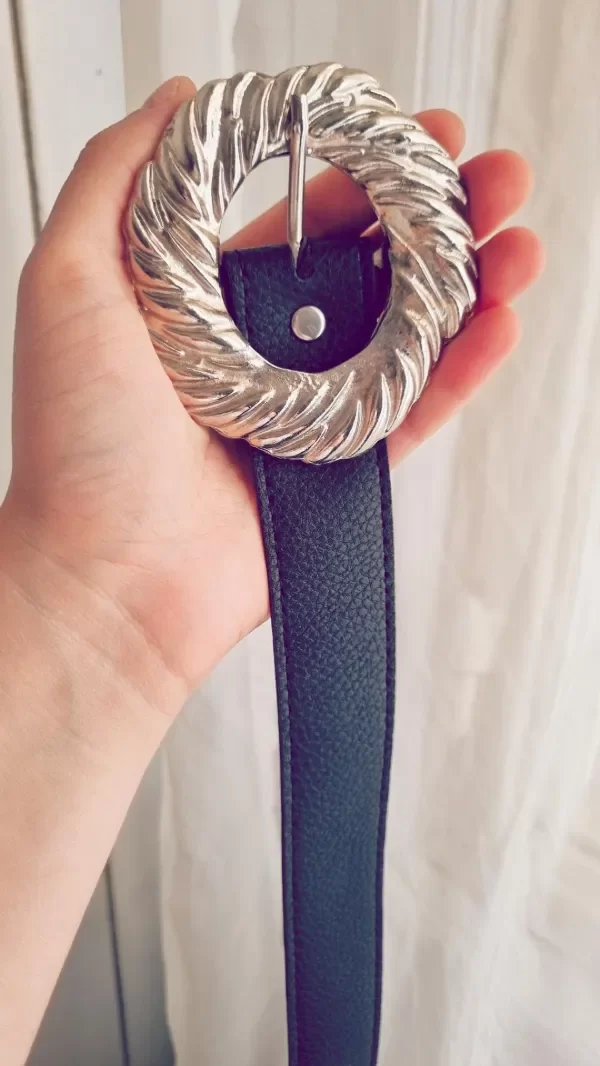 Producto - Cinto negro hebilla grande circular texturada